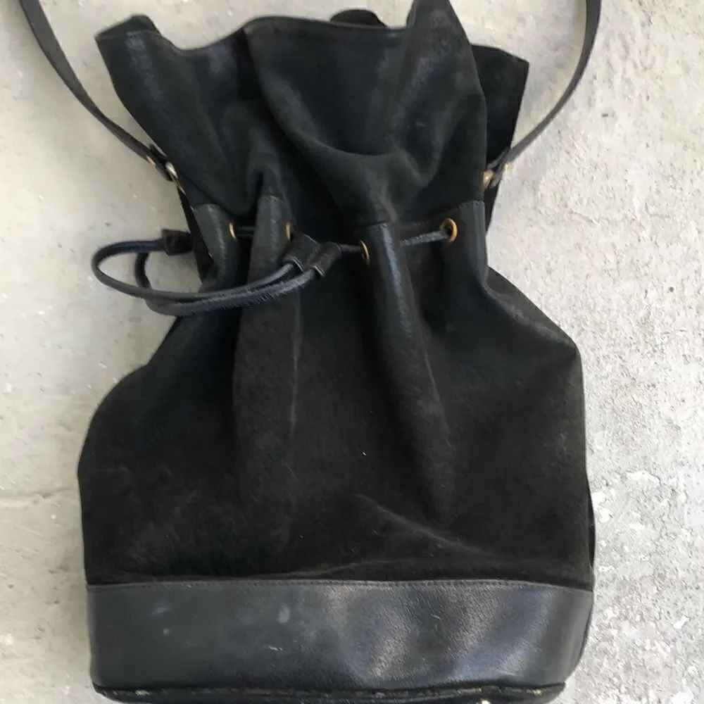 Vintage Gucci Suede draw string - Picture 2 of 10